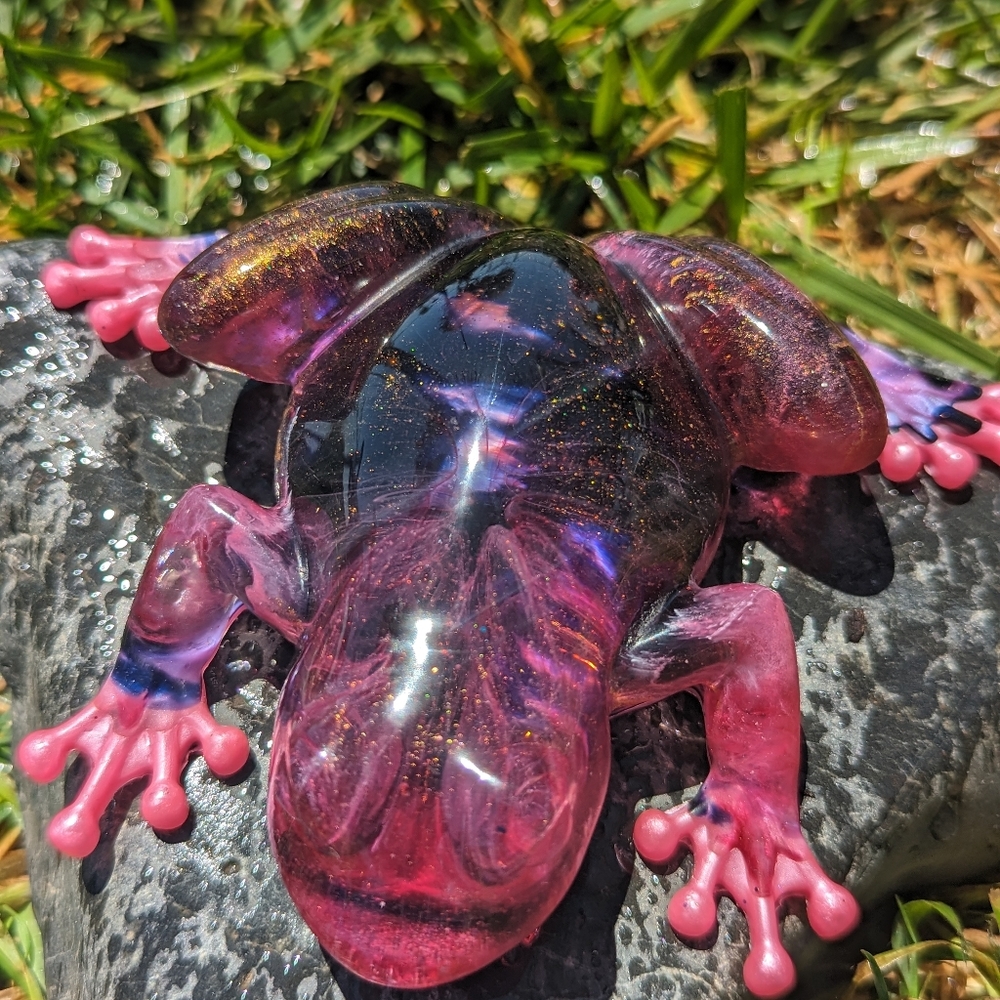 Resin frog pink gold purple chameleon powder. Hand Crafted - Picture 1 of 5